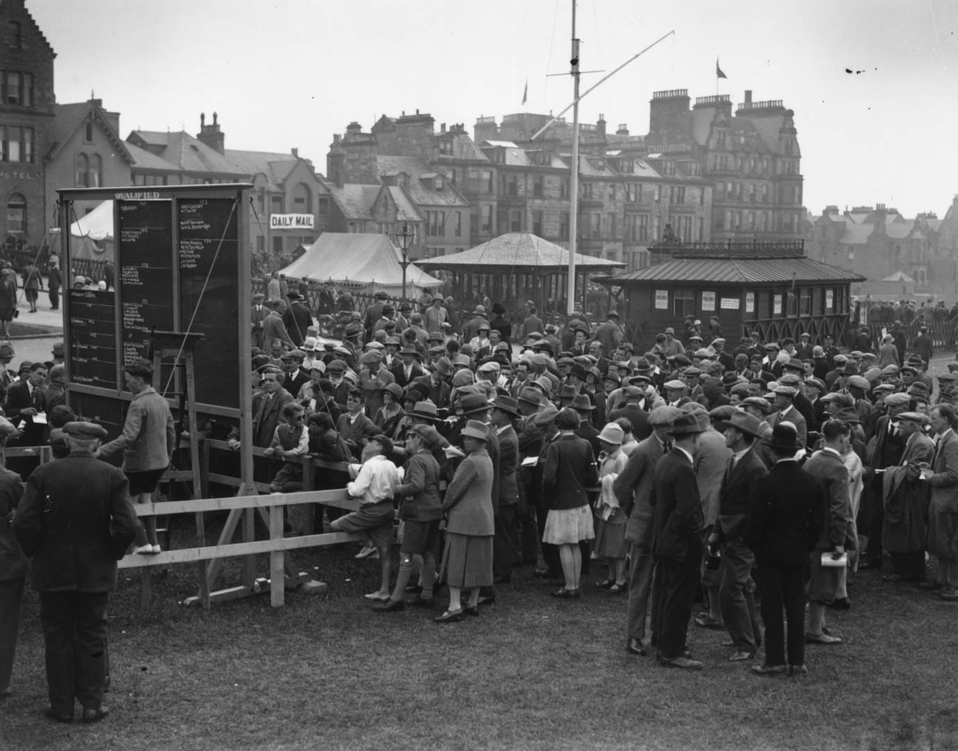 Crowds gather around the scoreboards outside The R&A clubhouse, 1927